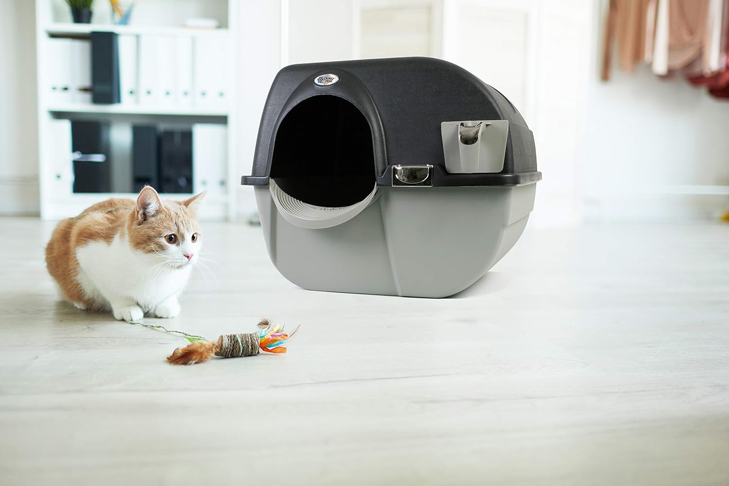Omega Paw Elite Self Cleaning Litter Box with Durable Design