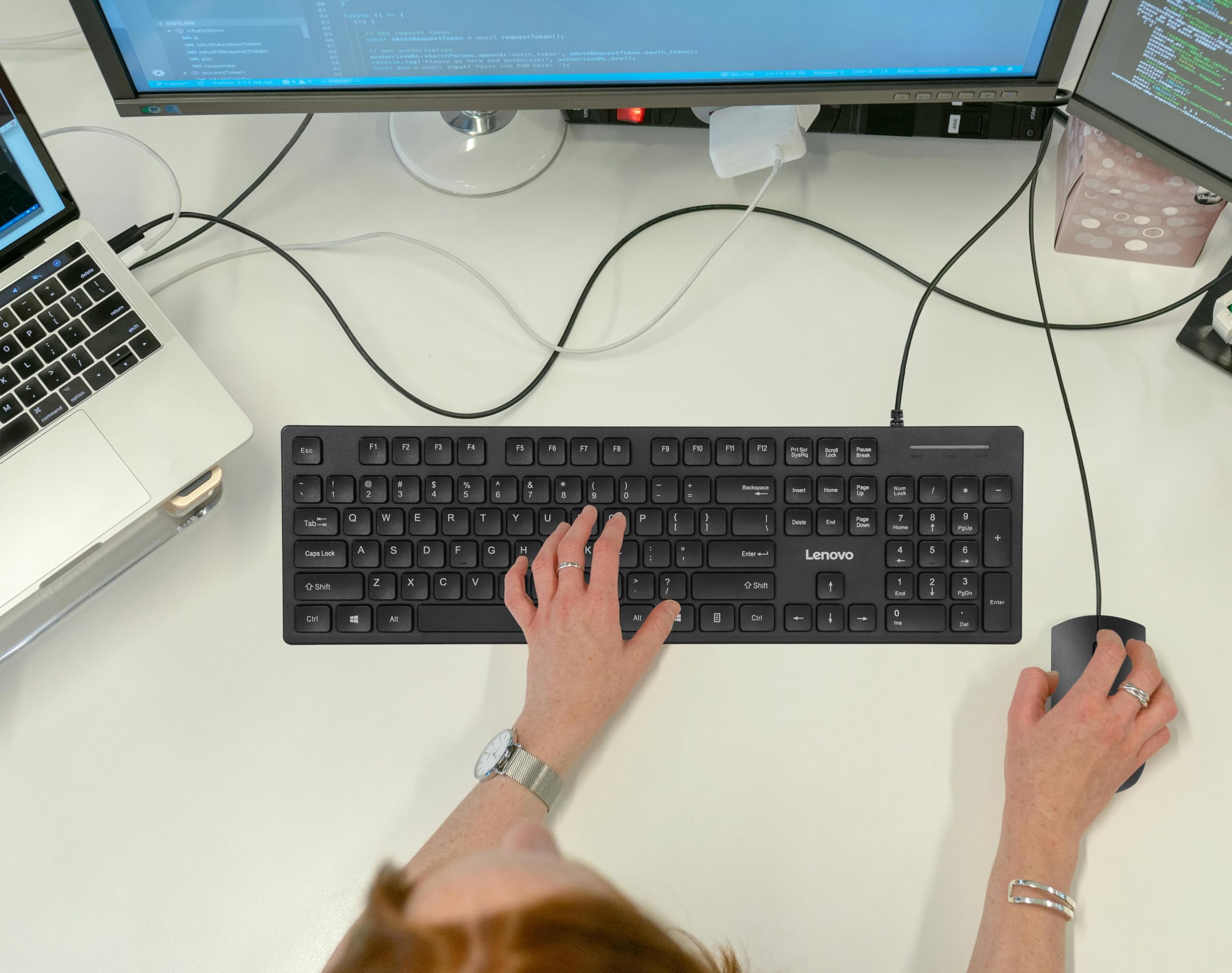 Lenovo 300 USB Keyboard Ergonomic Design for Comfortable Typing
