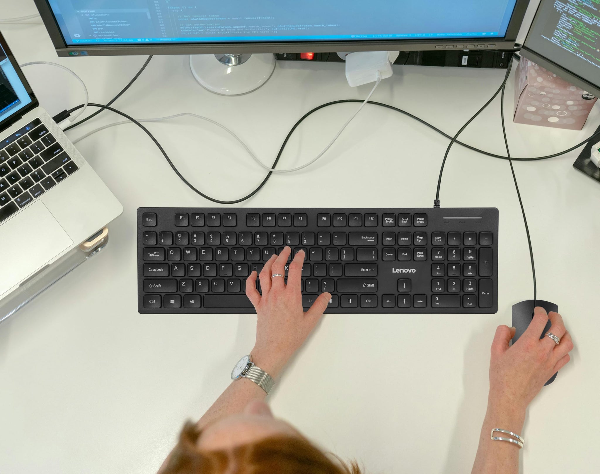Lenovo 300 USB Keyboard Ergonomic Design for Comfortable Typing